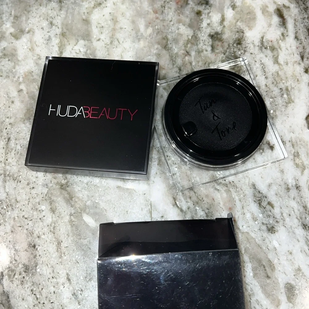 NIB - HUDA BEAUTY - TANTOUR Contour & Bronzer Cream - RICH
